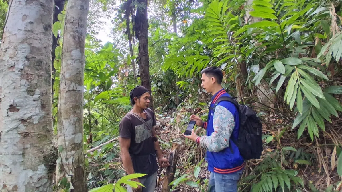 Randy Wijaya, Mantri BRI yang rela terobos kabut dan jalan terjal demi menjaga asa pelaku usaha Cianjur Selatan. (BRI)