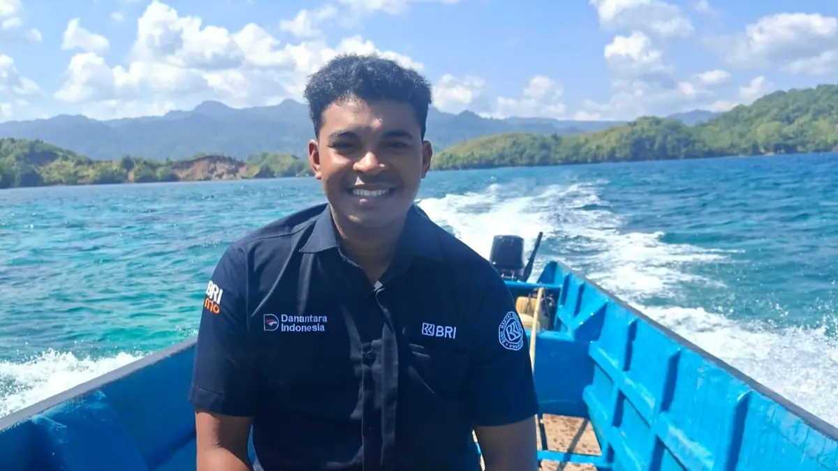 Wiranto Jumran, Mantri BRI Unit Bacan, Kantor Cabang Ternate yang bertugas melayani dan membina masyarakat di wilayah kepulauan Maluku Utara. (BRI)