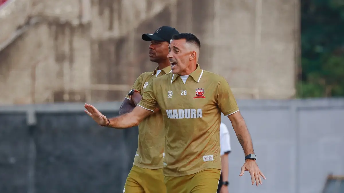 Pelatih Madura United, Jose Gomes. (Instagram/maduraunited.fc)