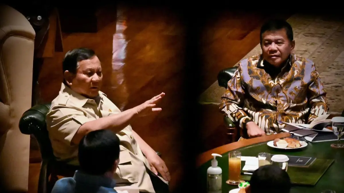Presiden Prabowo Subianto memimpin rapat terbatas di Hambalang untuk membahas Karhutla Kalimantan dan Gempa NTT, Minggu (22/8). (Instagram/sekretariat.kabinet)