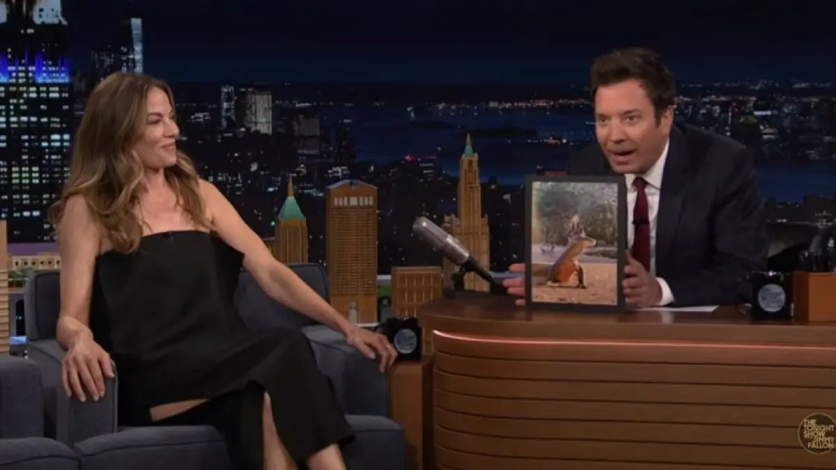 TANGKAPAN LAYAR : Michelle Monaghan Kembali ke Indonesia Gara-Gara Pertanyaan Robert De Niro.(Youtube:@fallontonight)
