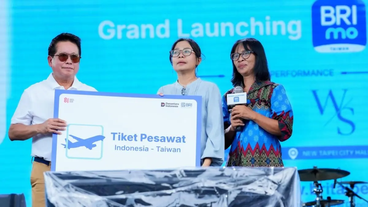 Yuni Lestari bertemu sang ibu, Suyati, di Taiwan setelah hampir satu dekade berpisah. Momen haru ini difasilitasi melalui program Tali Kasih “Teman Seperjuangan BRI”. (BRI)