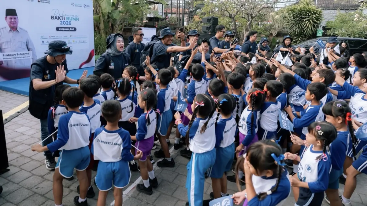Relawan BRI mendampingi pelaku UMKM Desa BRILiaN Sanur Kaja dalam penguatan pemasaran dan pemanfaatan konten digital pada program Relawan Bakti BUMN Batch IX 2026. (BRI)