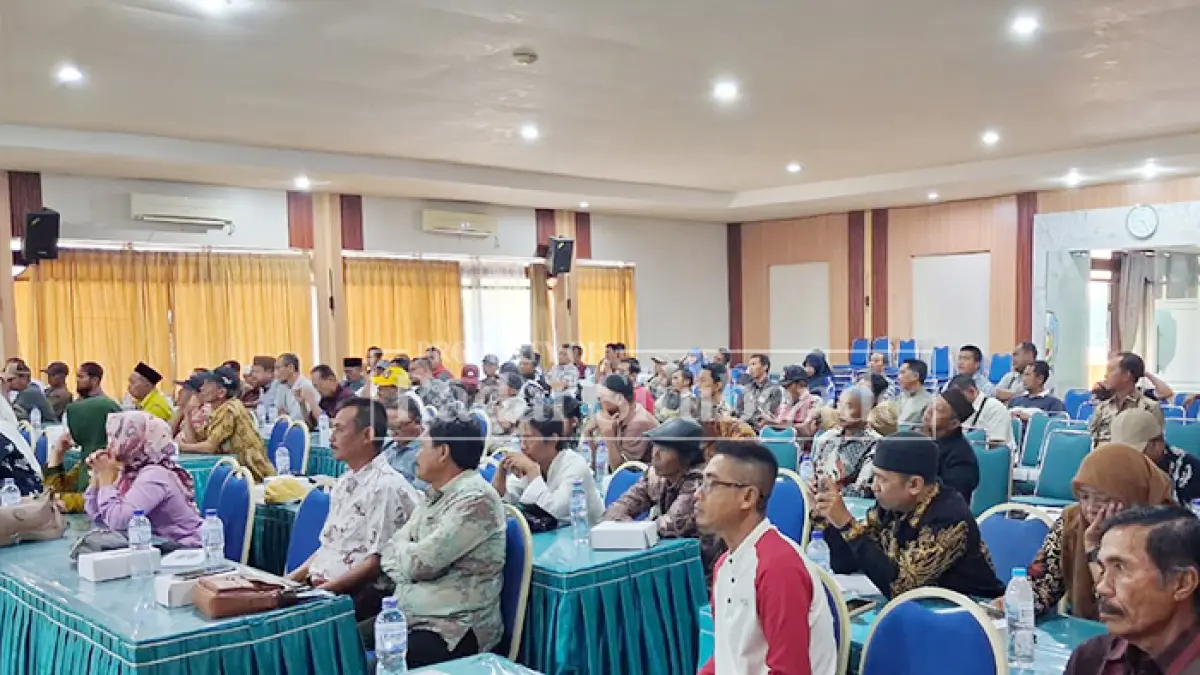 Pemerintah Kabupaten (Pemkab) Situbondo mulai melakukan sosialisasi perubahan aturan pengambilan pupuk bersubsidi, Jumat (28/8). Perubahan aturan tersebut berasal dari Kementerian Pertanian untuk mencegah terjadinya kecurangan dalam pendistribusian pupuk kepada petani. 