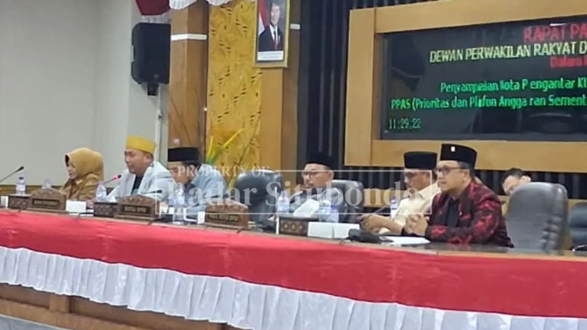 Rapat Paripurna di Gedung DPRD Situbondo. (FOTO: Ahmad Rifa