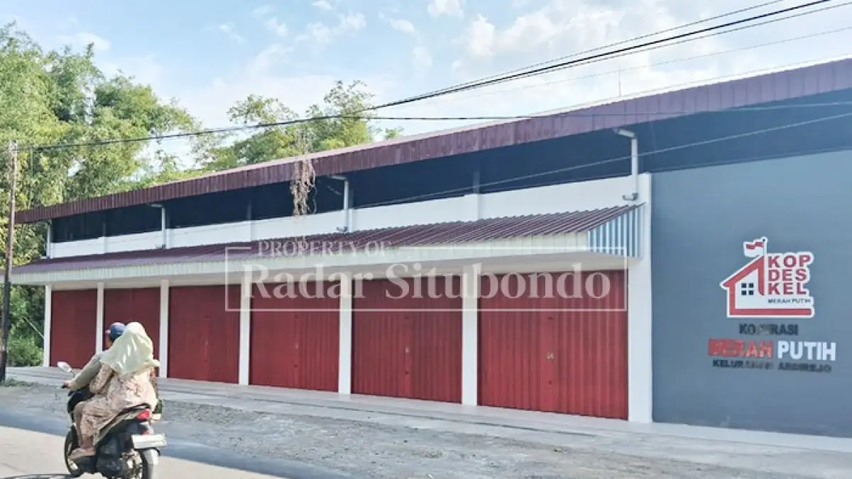 BELUM BEROPERASI: Salah satu gedung Koperasi Desa/Kelurahan Merah Putih (KDKMP) di Kelurahan Ardirejo, Kecamatan Panji, Rabu (2/9). (Ahmad Rifa