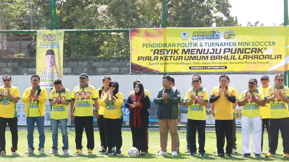 Pembukaan  event olahraga Bahlil Mini Soccer Zona Madiun Raya. (FOTO: Bagas Bimantara/ Jawa Pos Radar Madiun)