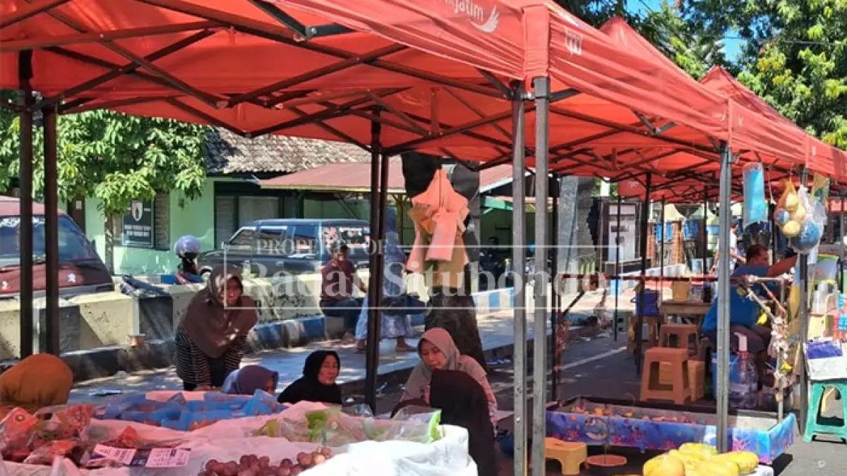 TIDAK OPTIMAL: Sejumlah pelaku Usaha Mikro, Kecil, dan Menengah (UMKM) berjualan di arena Car Free Day di Jalan PB Sudirman, Minggu (30/8) lalu. (Ahmad Rifa