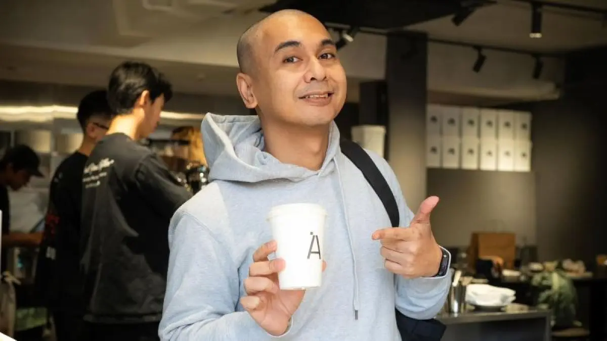DAMPAK ABU VULKANIK : Raditya Dika tertahan di Doha akibat dampak abu vulkanik Gunung Anak Krakatau.(Instagram:@raditya_dika)
