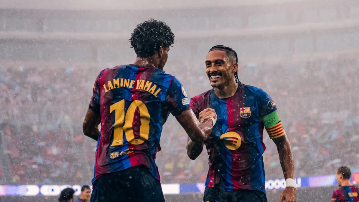 Selebrasi Raphinha dan Lamine Yamal. (Instagram/fcbarcelona)