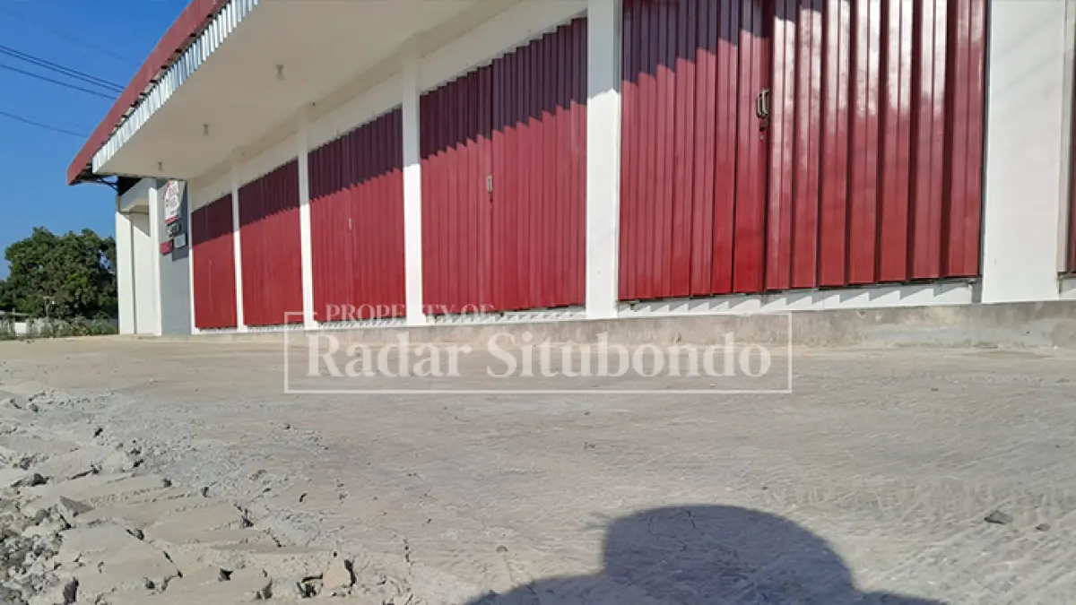 MENTERENG: Salah satu bangunan Koperasi Desa Merah Putih (KDMP) berdiri di Kelurahan Mimbaan, Kecamatan Panji. (HUMAIDI/JPRS)