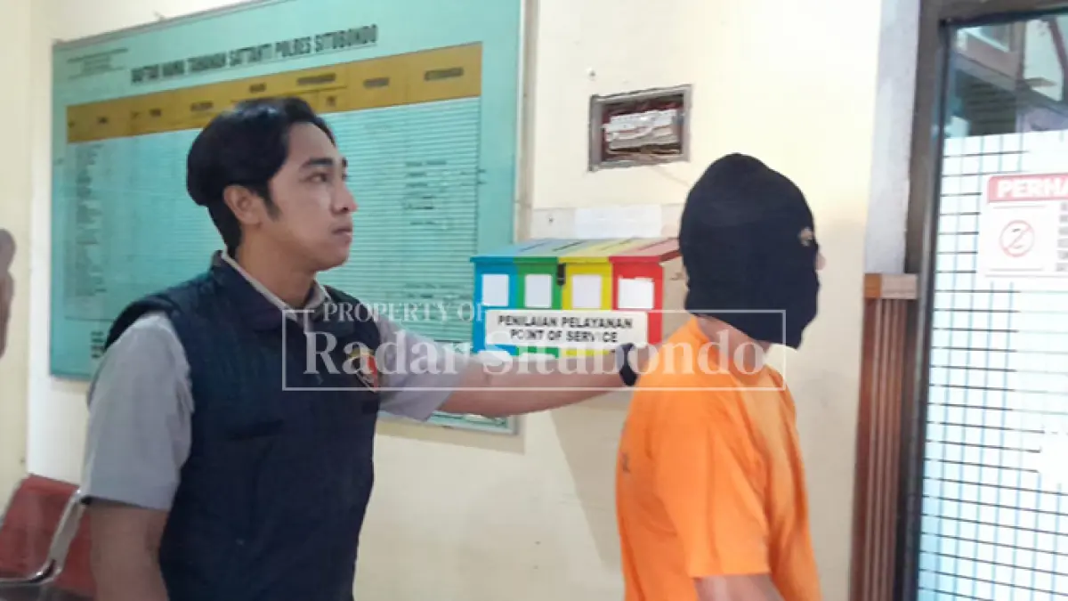 DIRINGKUS: HND, 45, oknum guru olahraga cabul di salah satu SMP di Situbondo diamankan ke sel Mapolres, Jumat lalu (26/9). (HUMAIDI/JPRS)