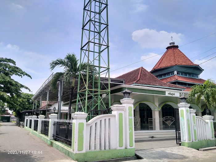 ESTETIK: Masjid Darussalam di Desa Tinggar, Kecamatan Bandarkedungmulyo, Jombang memiliki bangunan depan seperti pendopo.