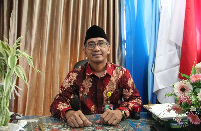 Kepala SMA Darul Ulum 1,  Mochamad Yusuf SAg MPd.