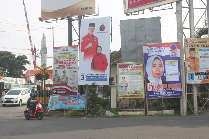 OPTIMISTIS MENANG: Baliho berisi dukungan pasangan Ganjar-Mahfud di Jombang.