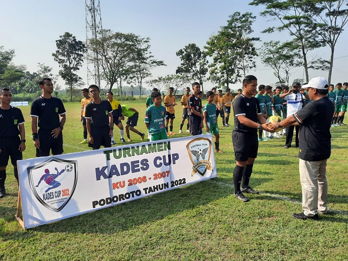 INOVATIF: Kades Desa Podoroto, Kecamatan Kesamben Adhim  saat membuka Kades Cup 2022 lalu,