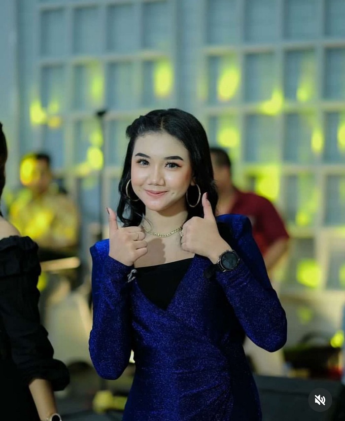 Cantika Murti Habibi atau akrab dengan nama panggung Cantika Nuswantoro.