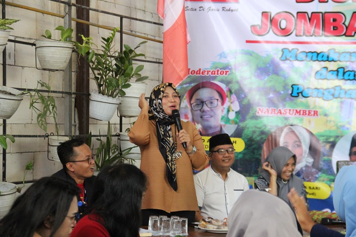 GAYENG: Illian Deta Arta Sari, Wakil Direktur Deputi Inklusi TPN Ganjar-Mahfud saat memaparkan gagasan tentang visi misi capres-cawapres no 3 Ganjar-Mahfud, Senin (11/12).