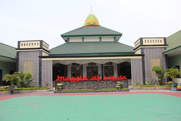 MEGAH: Masjid At Taqwa di lingkup Makodim 0814 Jombang Jalan KH Wahid Hasyim awal mulanya musala kecil.