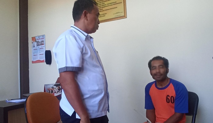 TAK KAPOK: Haliman, seorang guru ngaji asal Desa Sukopinggir, Kecamatan Gudo, dibekuk petugas Satreskoba Polres Jombang, Selasa (5/12) lalu.