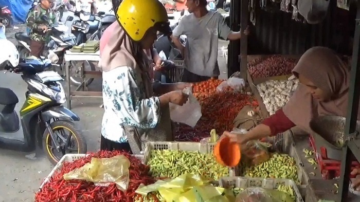 TERUS NAIK: Harga bumbu dapur dan cabai melonjak jelang perayaan Nataru 2024.