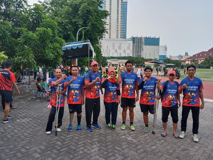 KOMPAK: Atlet NPC Kabupaten Jombang dan pendamping usai pertandingan di ajang Peparprov Jatim 2023.