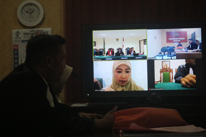 PUTUSAN: Proses sidang kepada terdakwa Jevi Enggawati yang digelar secara daring di PN Jombang, kejari Jombang dan Lapas Kelas IIb Jombang, Kamis (21/12).