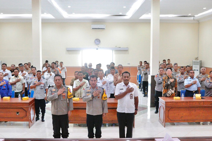 JAGA KONDUSIFITAS: Satpol PP Jombang mensiagakan personel untuk melakukan penjagaan mulai perayaan Natal dan pergantian tahun.