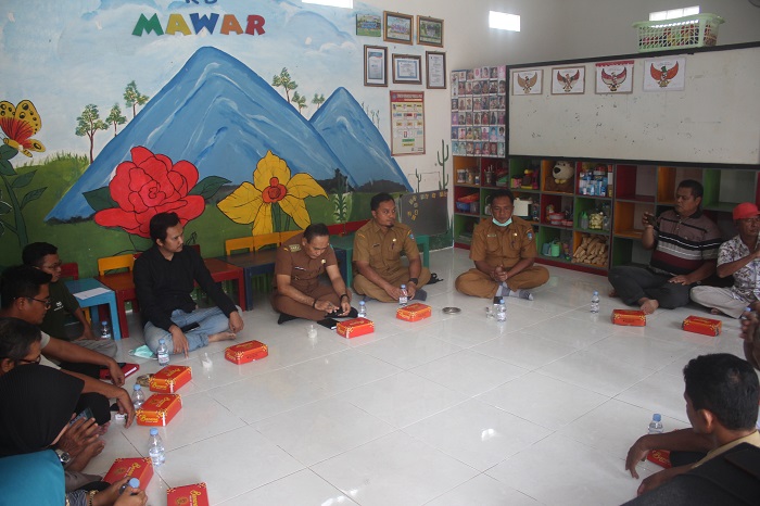 Pertemuan yang digelar antara Pemdes Betek, pabrik pupuk dan petani yang JUT nya dicaplok
