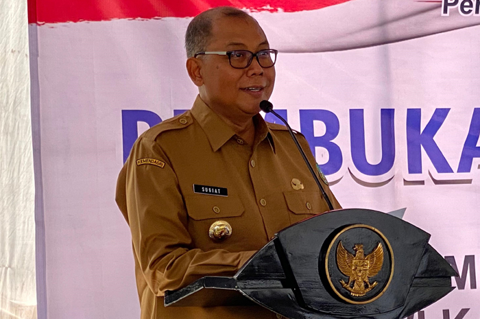 BERI ARAHAN: Pj Bupati Jombang memberikan arahan kepada insan pers, Selasa (9/1).