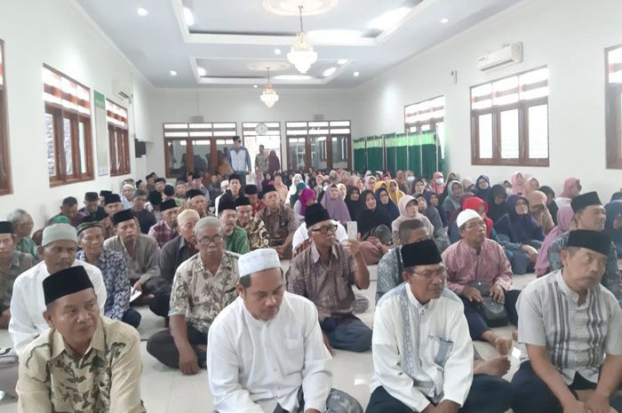 DIKUMPULKAN: Kemenag mengumpulkan CJH 2024 untuk sosialisasi Bipih di bank penerima setoran.