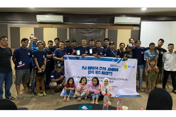 GANDENG KOMUNITAS: Peserta serius mengikuti sosialisasi yang dihelat PLN ULP Jombang, di salah satu hotel di Jombang, Sabtu (20/1).