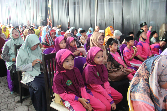 ANTUSIAS: Siswa mengikuti lomba English Day di SMP DU 1 Jombang.