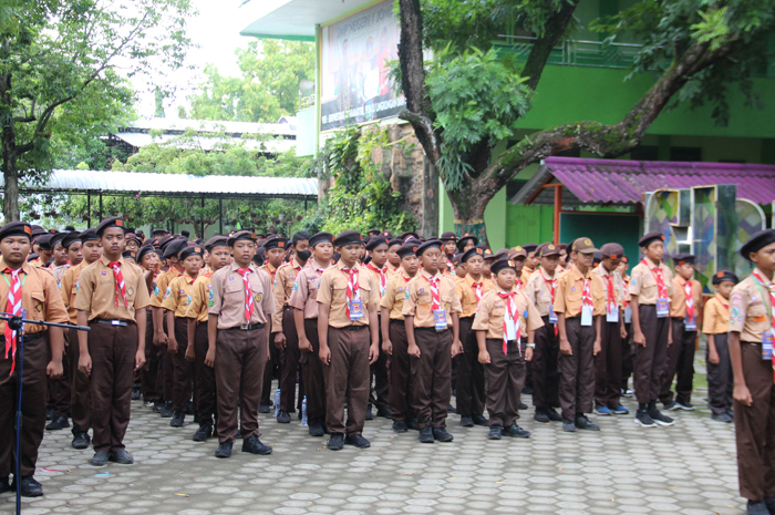 ANTUSIAS: Peserta mengikuti arahan saat pembukaan lomba galaksi, Sabtu (3/2).