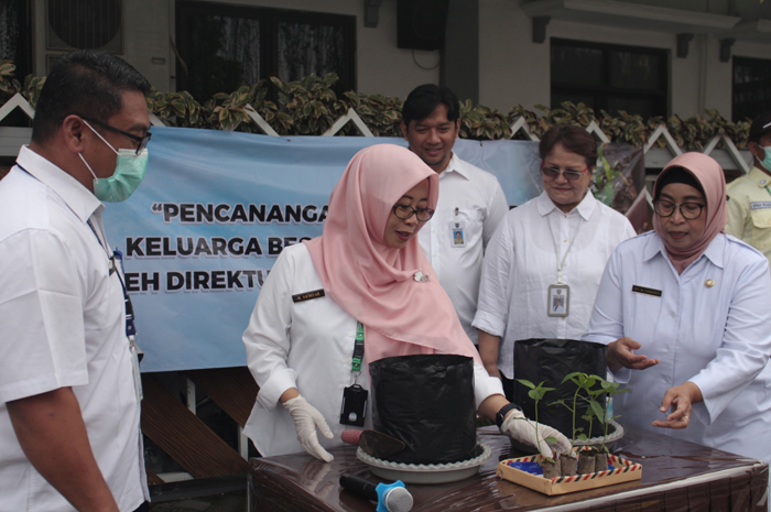 TELADAN: Direktur RSUD Jombang Dr. dr. Ma