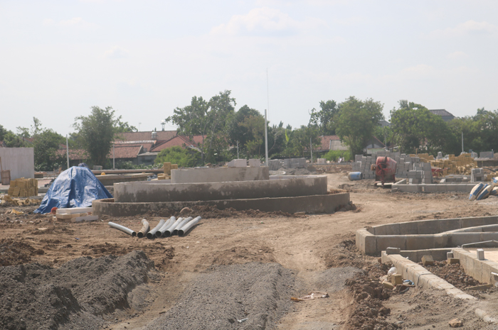 MANGKRAK: Sentra PKL di Jl KH Ahmad Dahlan yang gagal dibangun 2023 compang-camping