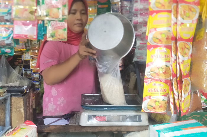 MAHAL: harga beras di Pasar Pon Jombang semakin mahal.