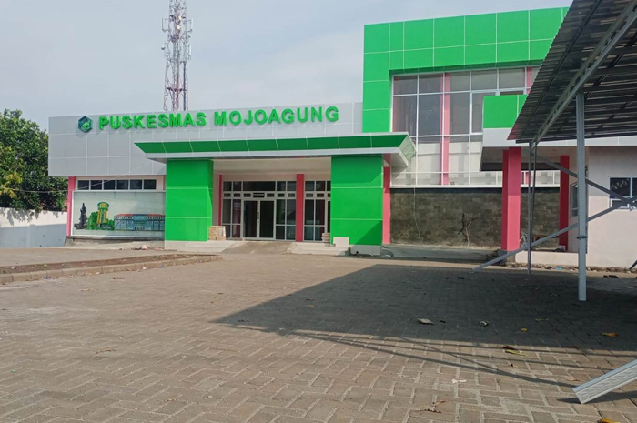 BELUM DIFUNGSIKAN: Bangunan Puskesmas Mojoagung Jombang belum dipergunakan karena masih ada kerusakan.
