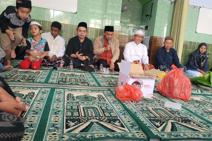 TELADAN: HM Syarif Hidayatullah ST MMT (Gus Sentot) menghadiri peresmian TPQ di Musala Nurul Huda Dusun Sambongduran Desa/Kecamatan Jombang kota, Rabu (28/2).