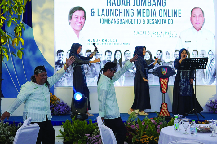 IMPROVISASI: Tim Kompres RSUD Jombang tampil energik berbagai genre lagu. S