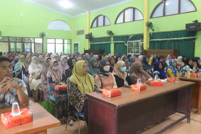 AKRAB: Wali murid yang mengikuti pertemuan di MAN 1 Jombang.