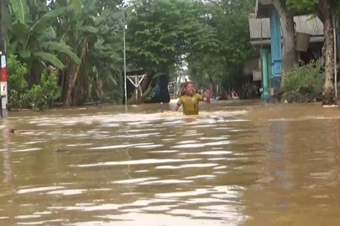 MASALAH TAHUNAN: Warga Dusun Kebondalem, Desa Kademangan, Mojoagung, Jombang setiap tahun terdampak banjir berharap pemerintah punya solusi.