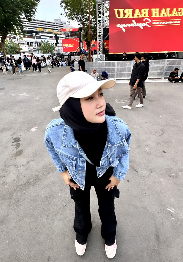 AKTIF: Ria Yustina pengusaha event organizer dan penyedia layanan fotografi dan desain visual Jombang harus mengatur waktu bagi keluarga ditengah jadwal yang padat.