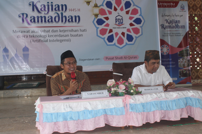 ILMIAH: Kepala Prodi Kesehatan Masyarakat Pascasarjana Unipdu, Dr Nasruddin MKes, saat menyampaikan materi pada kajian Ramadan di Islamic Center Unipdu, Kamis (21/3/2024).
