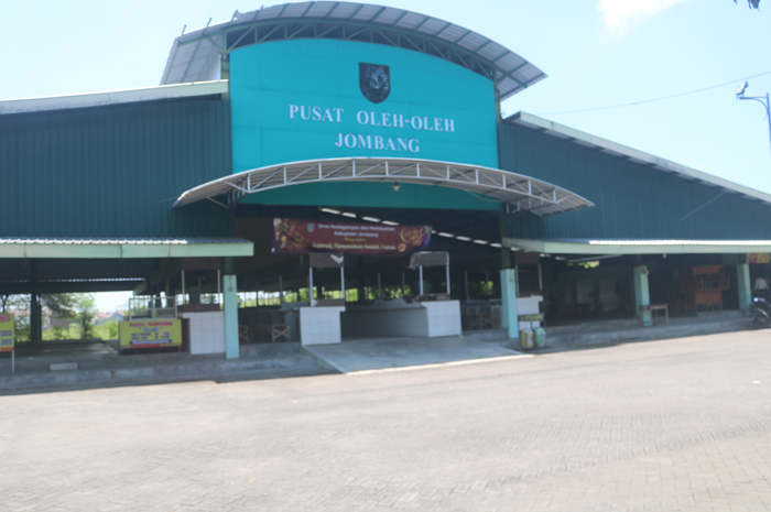 MATI SURI: Pasar dan Pusol Jombang di Desa Pesantren, Kecamatan Tembelang tampak sepi, Sabtu (30/3/2024).