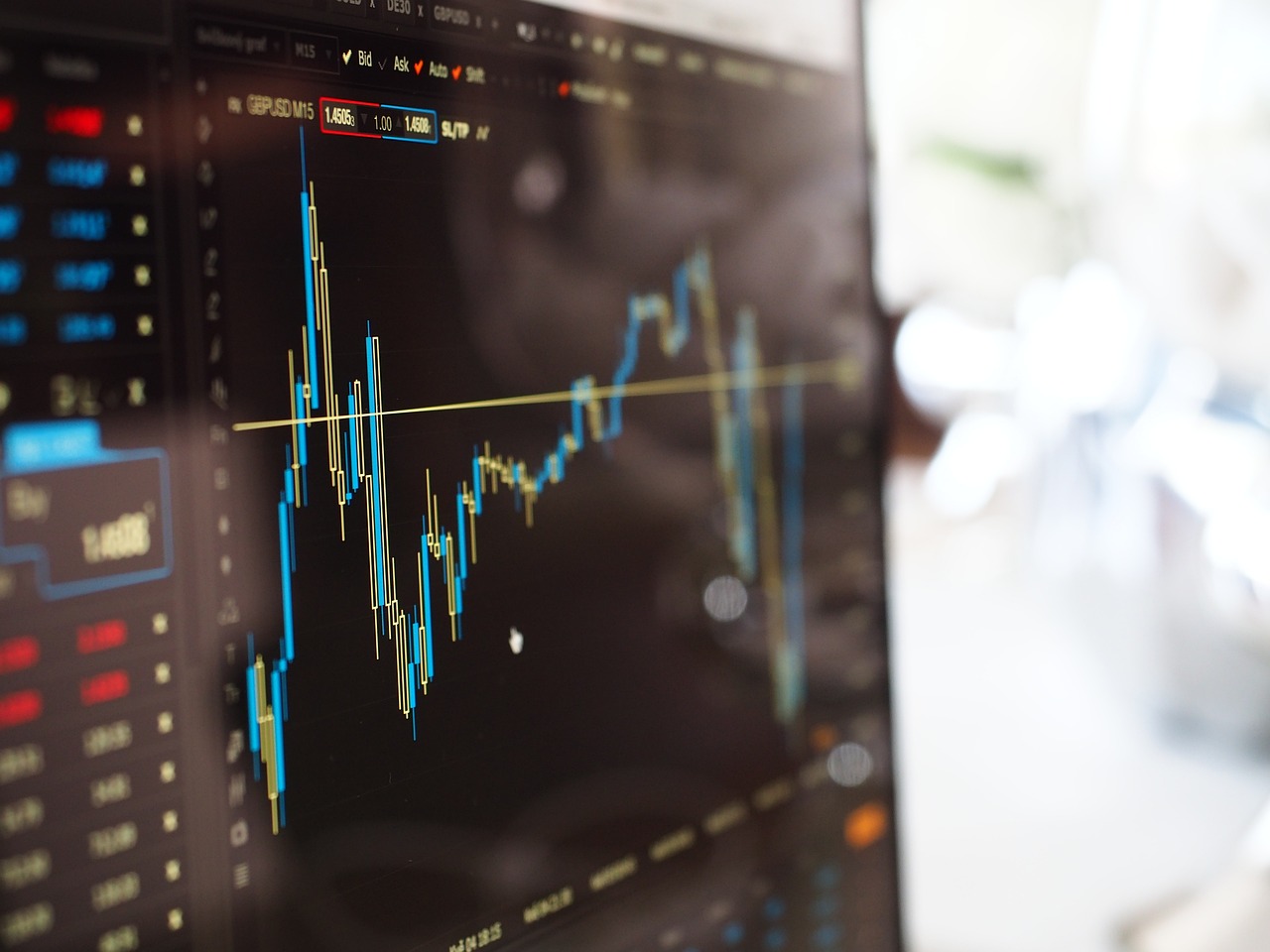 Ilustrasi aplikasi trading. Anggota DPRD di Jombang rumahnya disebu warga gegara tertipu aplikasi trading smart wallet