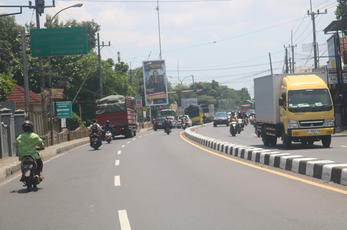 Jalan nasional di Kecamatan Mojoagung, Jombang menjadi salah satu titik rawan macet saat mudik Lebaran.