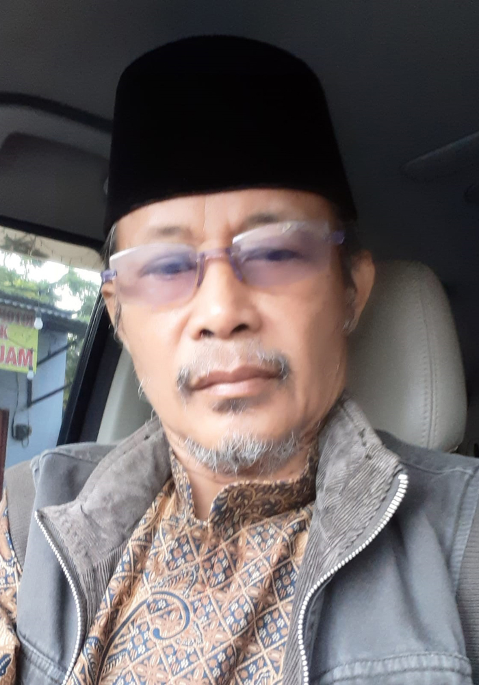 Kepala SMAN Mojoagung Drs Waras M.MPd