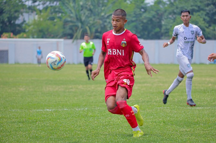 BERTALENTA: M. Hajarul Azwad Akbarrulloh siswa Jombang yang bergabung tim EPA Bhayangkara Presisi Indonesia FC.