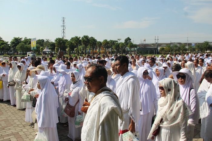 ANTUSIAS: Ribuan calon jemaah haji Kabupaten Jombang mengikuti praktek manasik haji, Sabtu(4/5/2024).